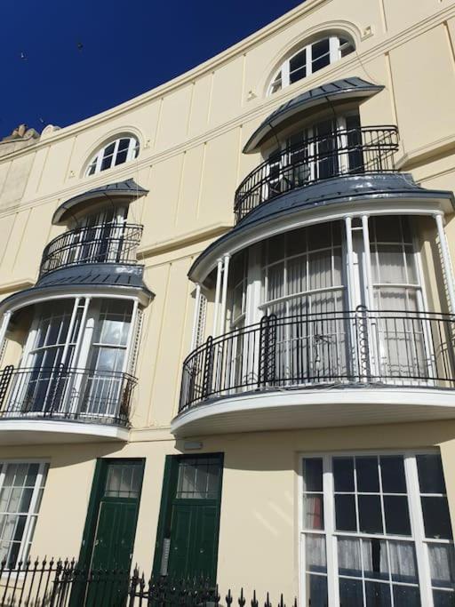 Period Sea View Flat In Hastingsアパートメント エクステリア 写真